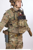  Photos Frankie Perry Army USA Recon gun cartridges rucksack upper body 0002.jpg